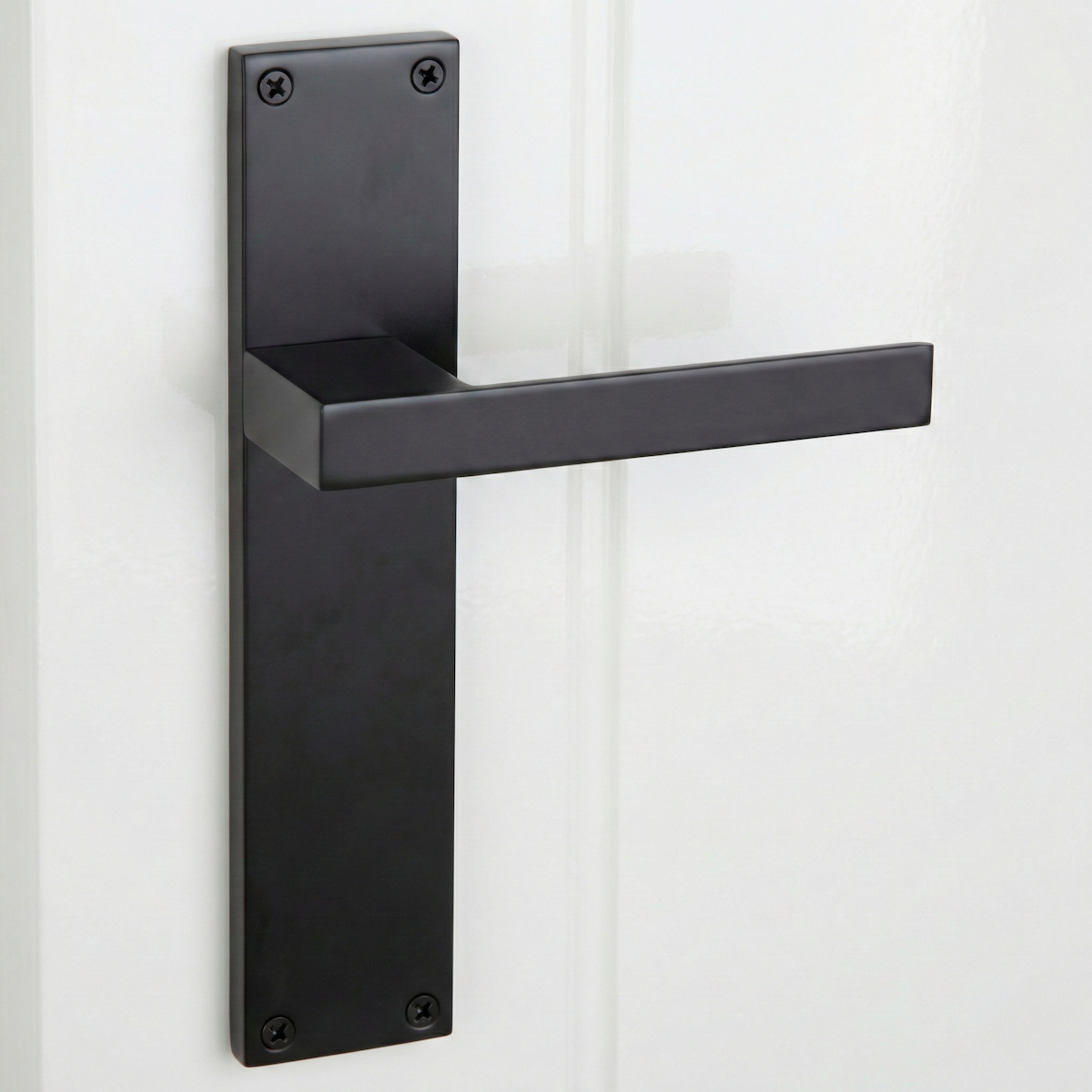 Poignée modèle « 220 » en zamak avec plaque rectangulaire finition noire pour portes