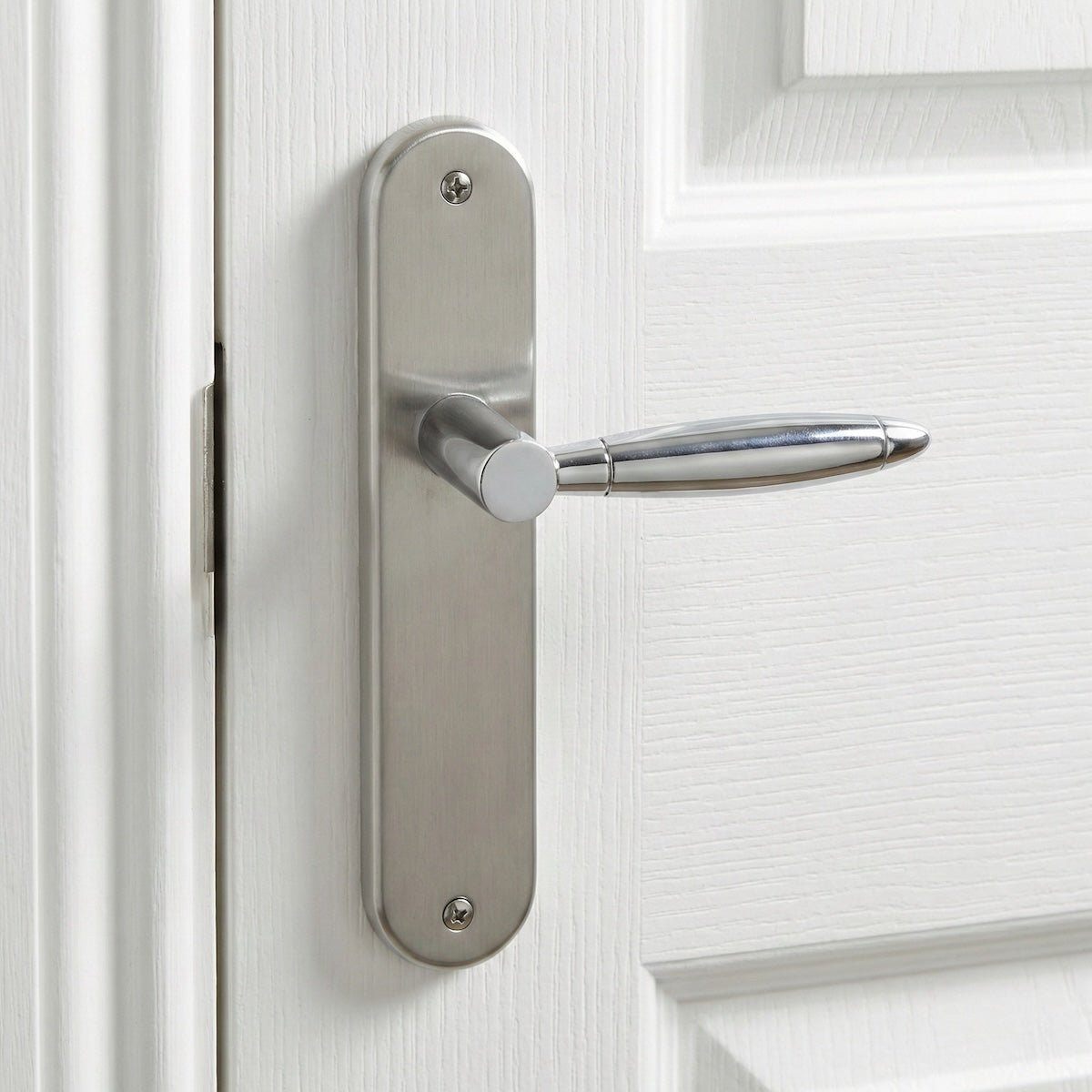 Béquille en zamak avec plaque ovale finition nickel combinée pour portes modèle « 630 »