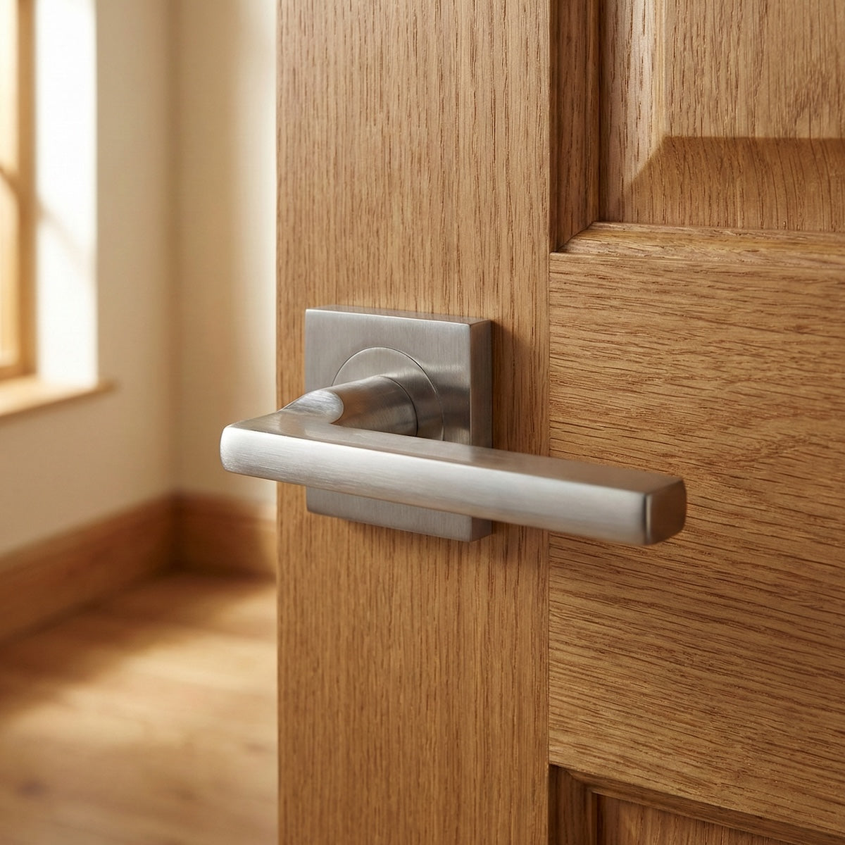 Poignée modèle Rental '530A' rosace carrée en aluminium pour portes finition nickel satiné