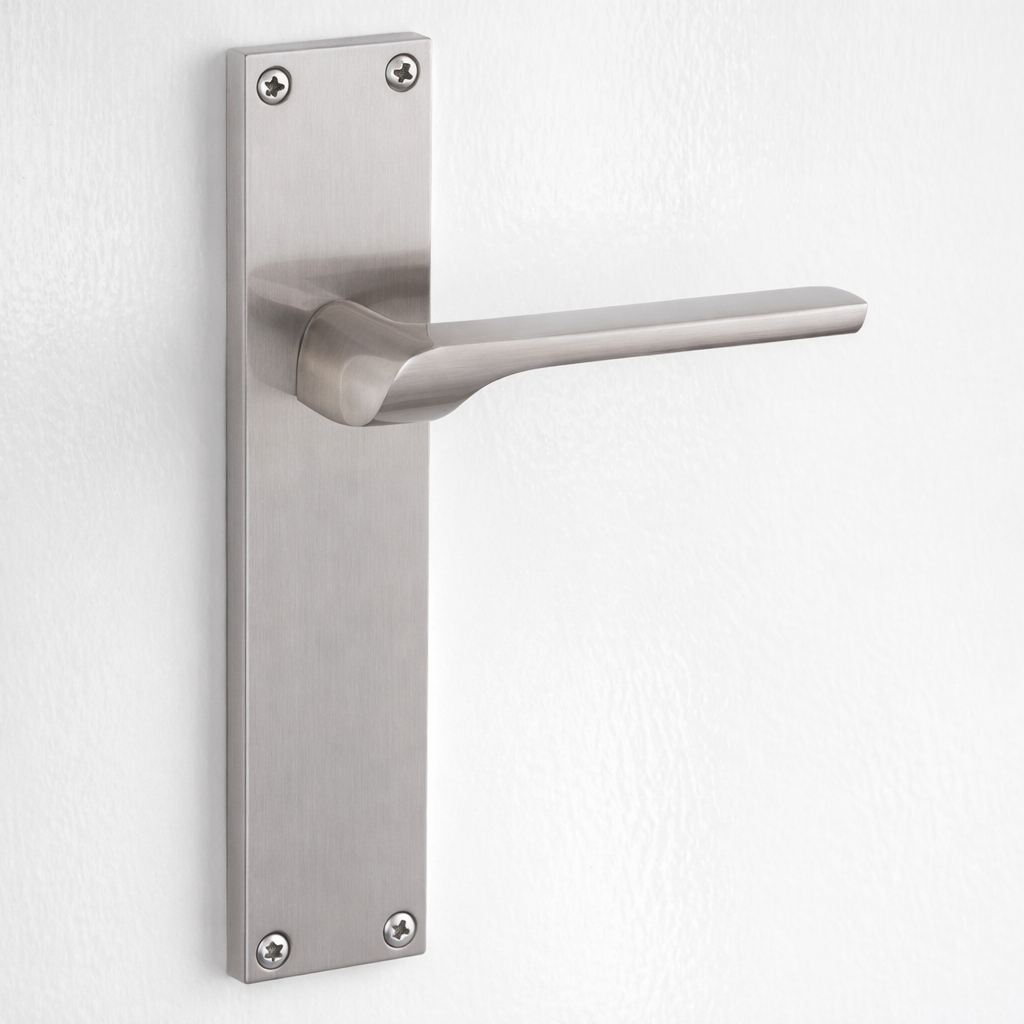 Poignée modèle 559 avec plaque rectangulaire en zamak finition nickel satiné pour portes