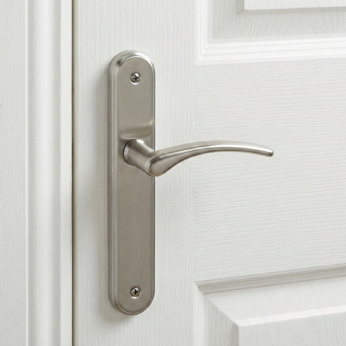 Poignée modèle '6331' en zamak avec plaque ovale finition nickel satiné pour portes