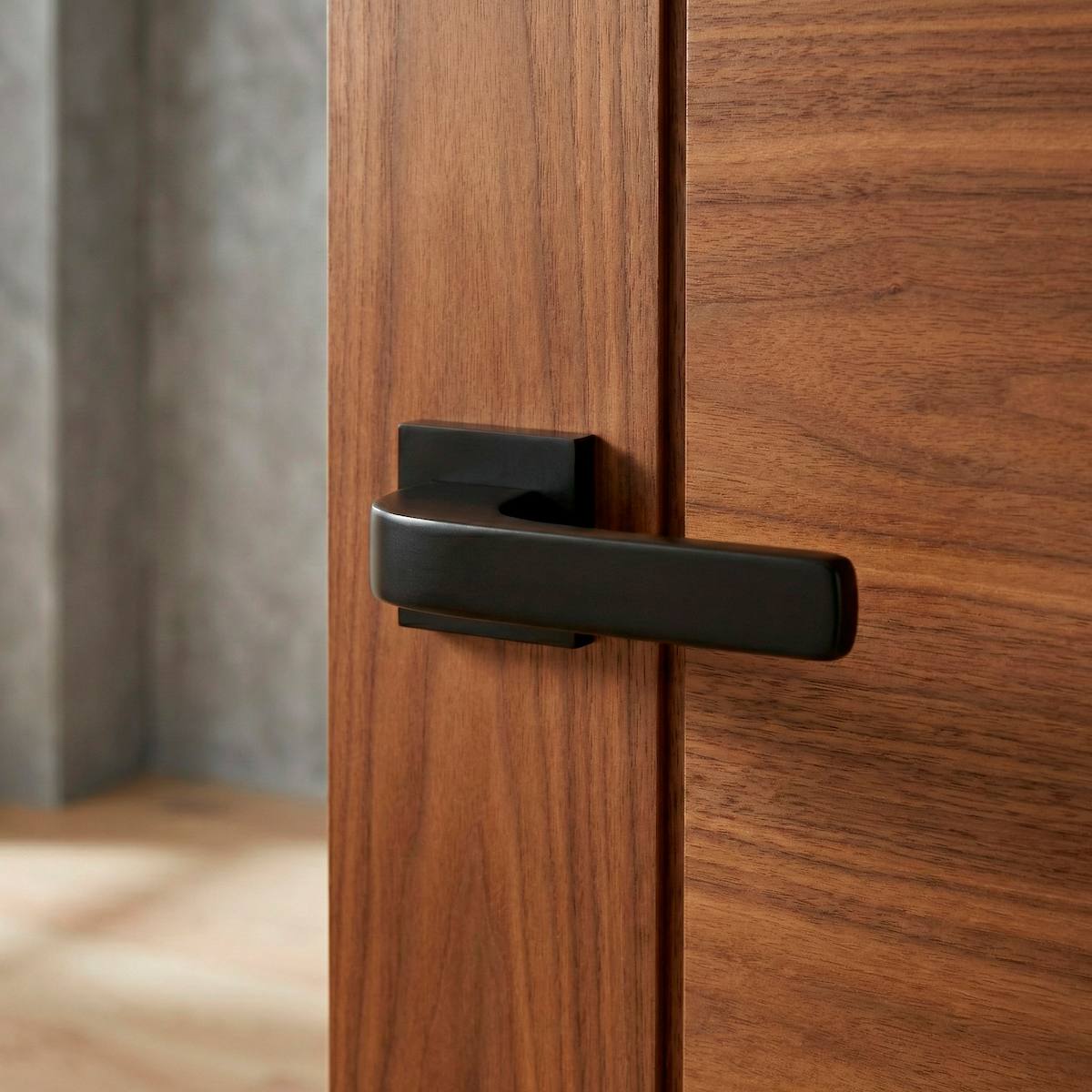 Poignée de porte en zamak modèle 710 avec rosace carrée finition noire