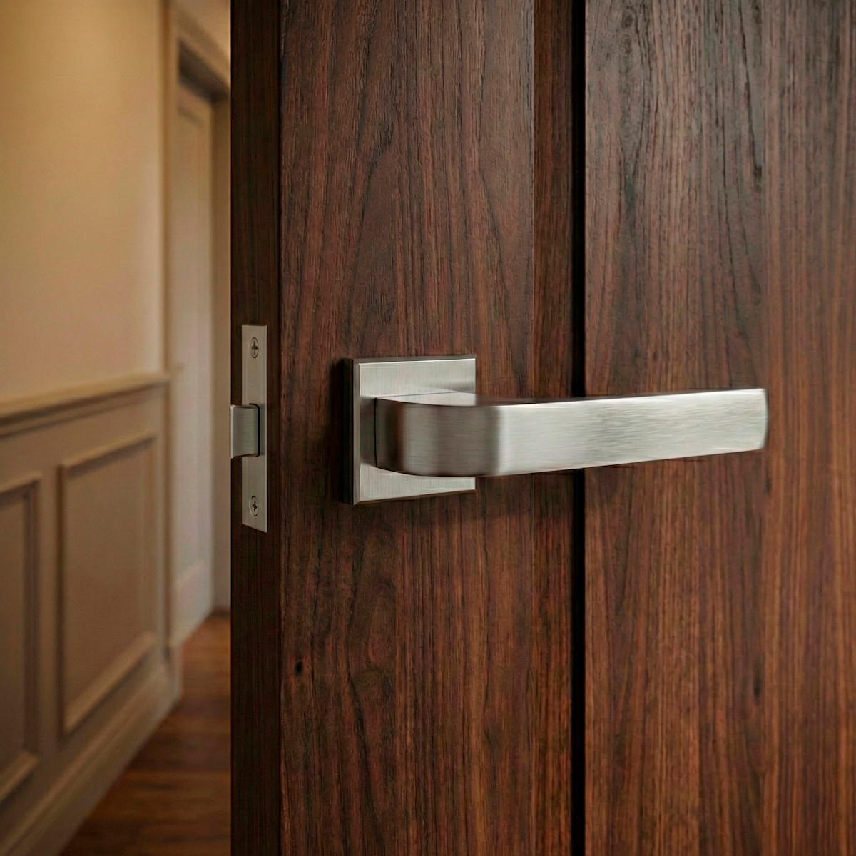 Béquille en zamak modèle 710 avec rosace carrée finition nickel satiné pour portes