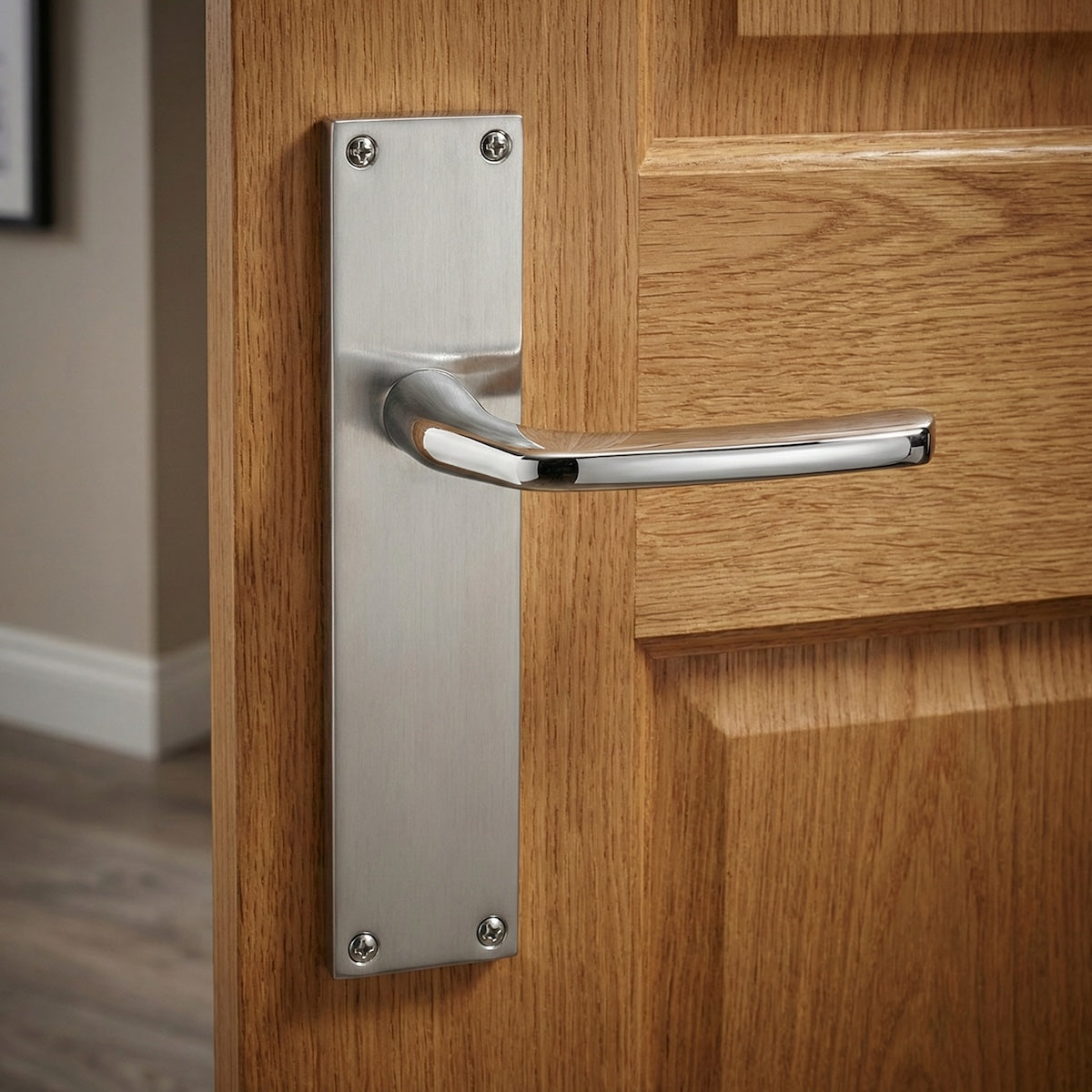 Béquille modèle '730' en zamak avec plaque rectangulaire en finition nickel combiné pour portes