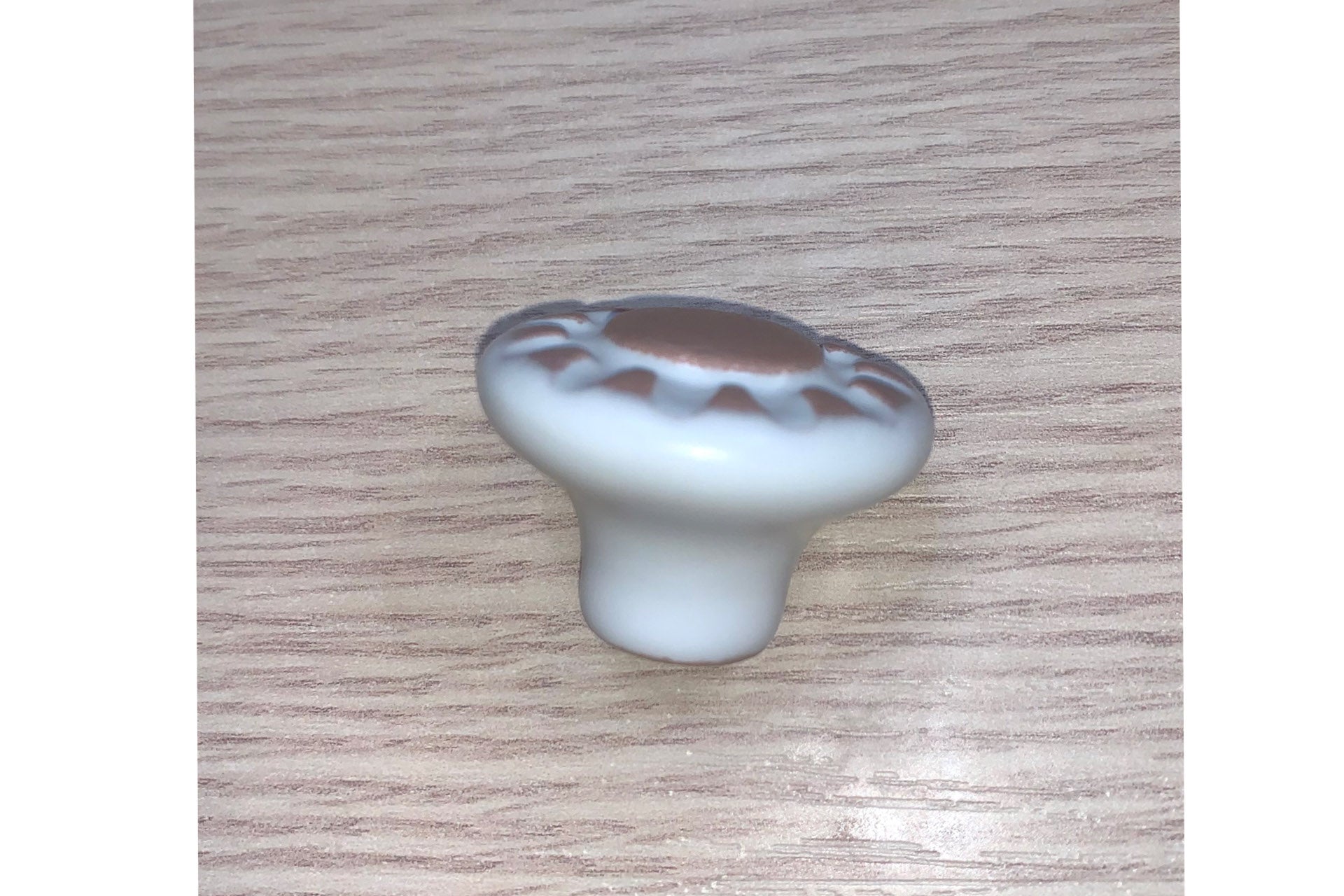 Bouton de meuble blanc en porcelaine, motif fleur en relief, pour meubles et armoires