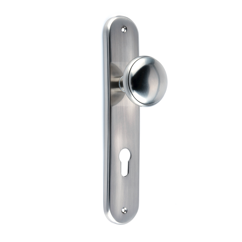 Poignée de porte à plaque ovale, bouton et rosace de clé finition nickel satiné mod 138