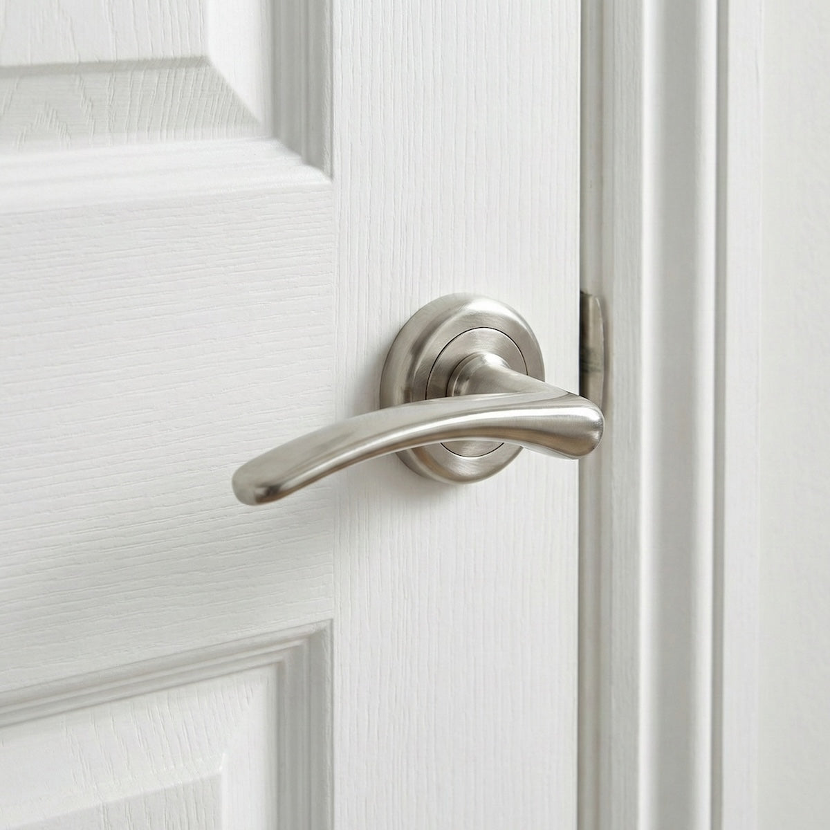 Poignée de porte '333' avec Rosette Ronde en zamak, finition nickel satiné