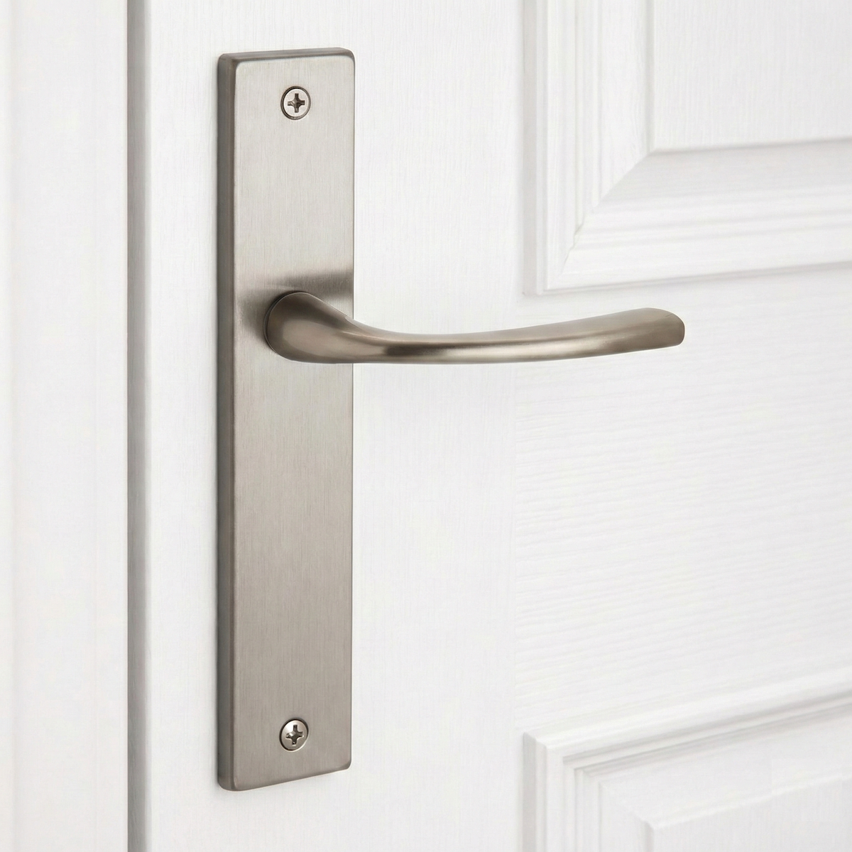 Poignée simple modèle '700' en zamak finition nickel satiné pour portes