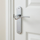 Poignée modèle « 930 » en zamak avec plaque ovale, finition chrome brillant, pour portes