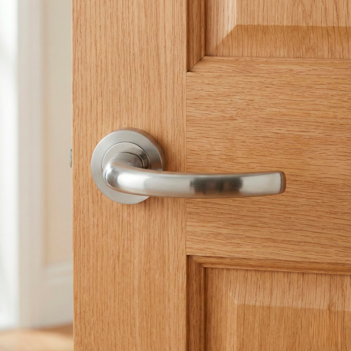 Poignée de porte "110" en aluminium avec rosace ronde finition nickel satiné