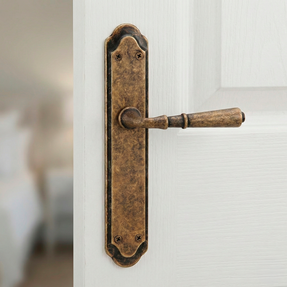 Poignée modèle '507' avec plaque rustique et finition cuir vieilli pour portes