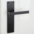 Poignée modèle « 220 » en zamak avec plaque rectangulaire finition noire pour portes