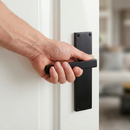 Poignée modèle « 220 » en zamak avec plaque rectangulaire finition noire pour portes