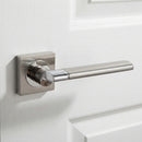Poignée Macha en aluminium avec rosace carrée finition nickel combiné