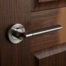 Poignée modèle « 240A » avec rosace ronde finition nickel combinée pour portes