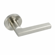 Poignée de porte ronde en aluminium « 530A » Manilla Rental, finition nickel satiné