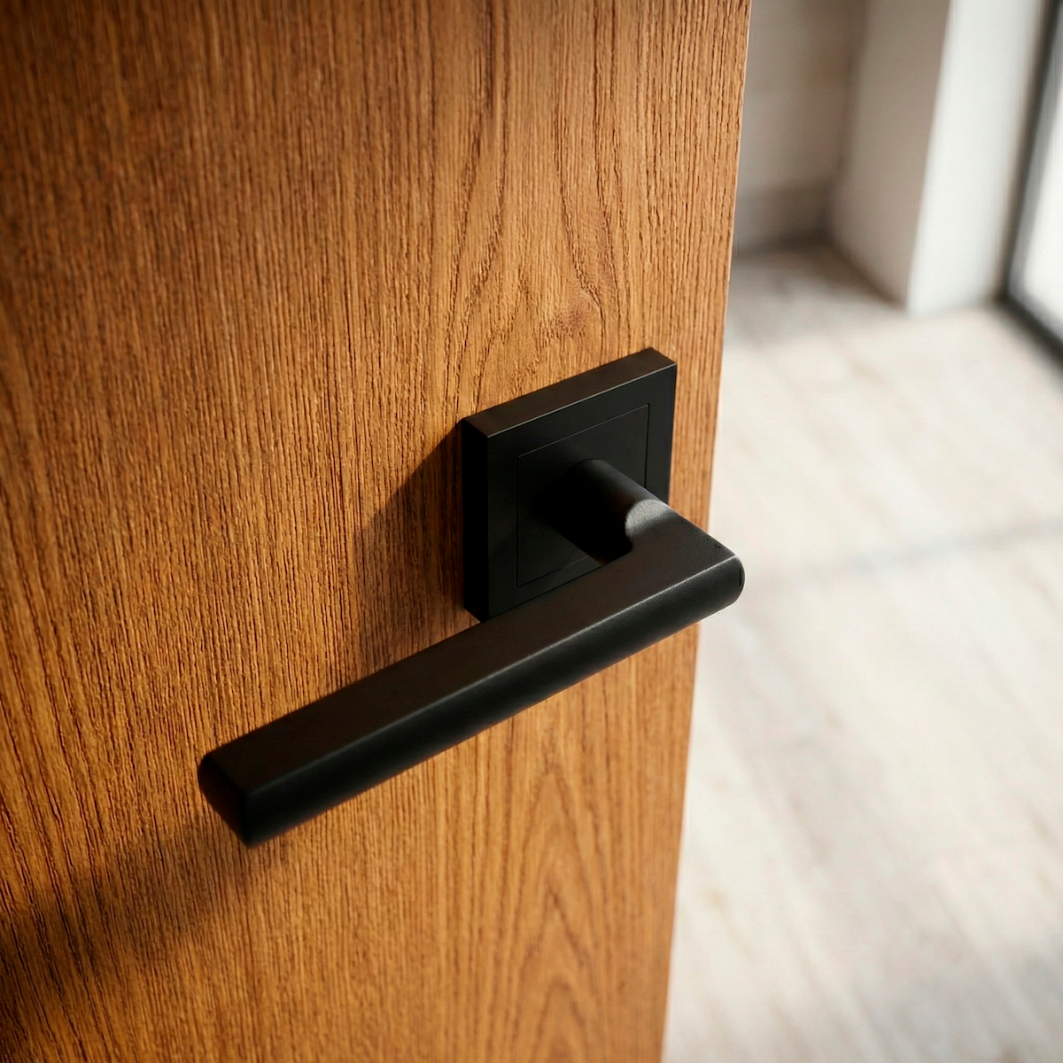 Poignée modèle « 530 » en aluminium avec rosace carrée finition noire pour portes