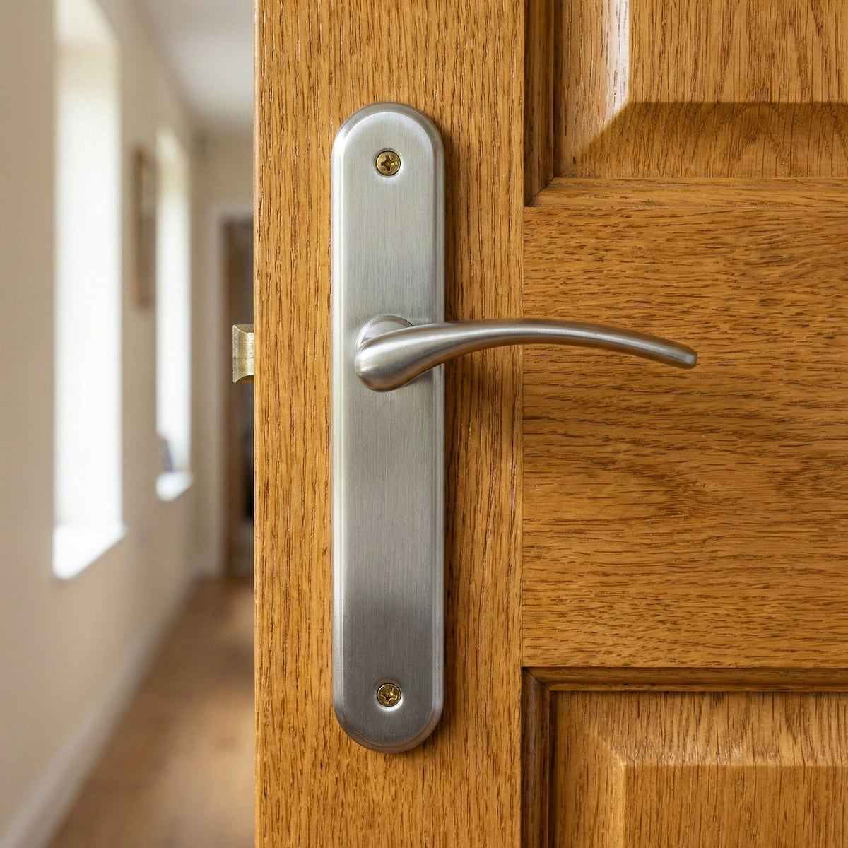 Poignée modèle '6331' en zamak avec plaque ovale finition nickel satiné pour portes