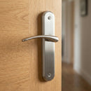 Poignée modèle '6331' en zamak avec plaque ovale finition nickel satiné pour portes