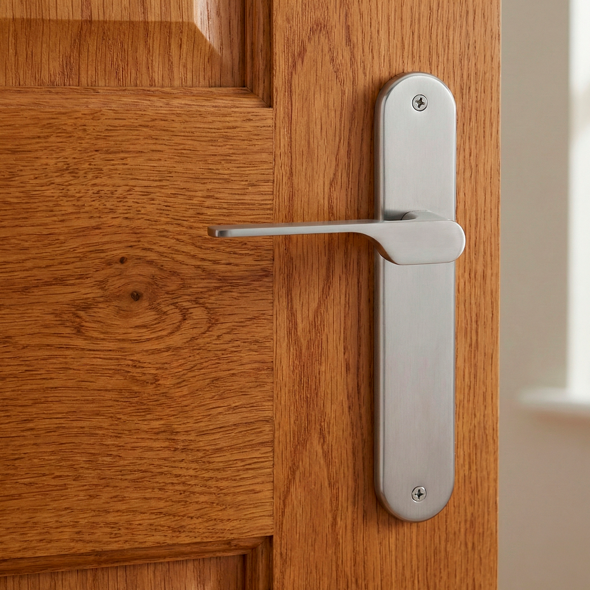 Poignée modèle « 640 » avec plaque ovale pour portes en zamak finition nickel satiné avec béquille moderne
