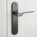 Poignée modèle '640' avec plaque ovale pour portes en zamak finition graphite avec poignée moderne