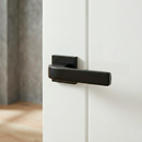 Poignée de porte en zamak modèle 710 avec rosace carrée finition noire