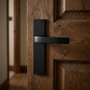 Poignée modèle '710' en zamak avec plaque rectangulaire finition noire pour portes