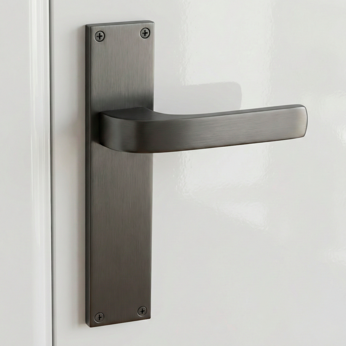Poignée modèle '710' en zamak avec plaque rectangulaire finition graphite pour portes