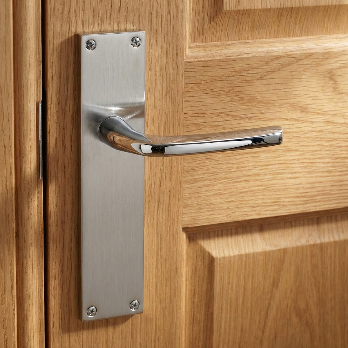 Béquille modèle '730' en zamak avec plaque rectangulaire en finition nickel combiné pour portes
