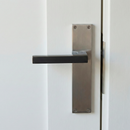 Poignée de porte modèle '848' en zamak avec plaque rectangulaire, finition bicolore graphite