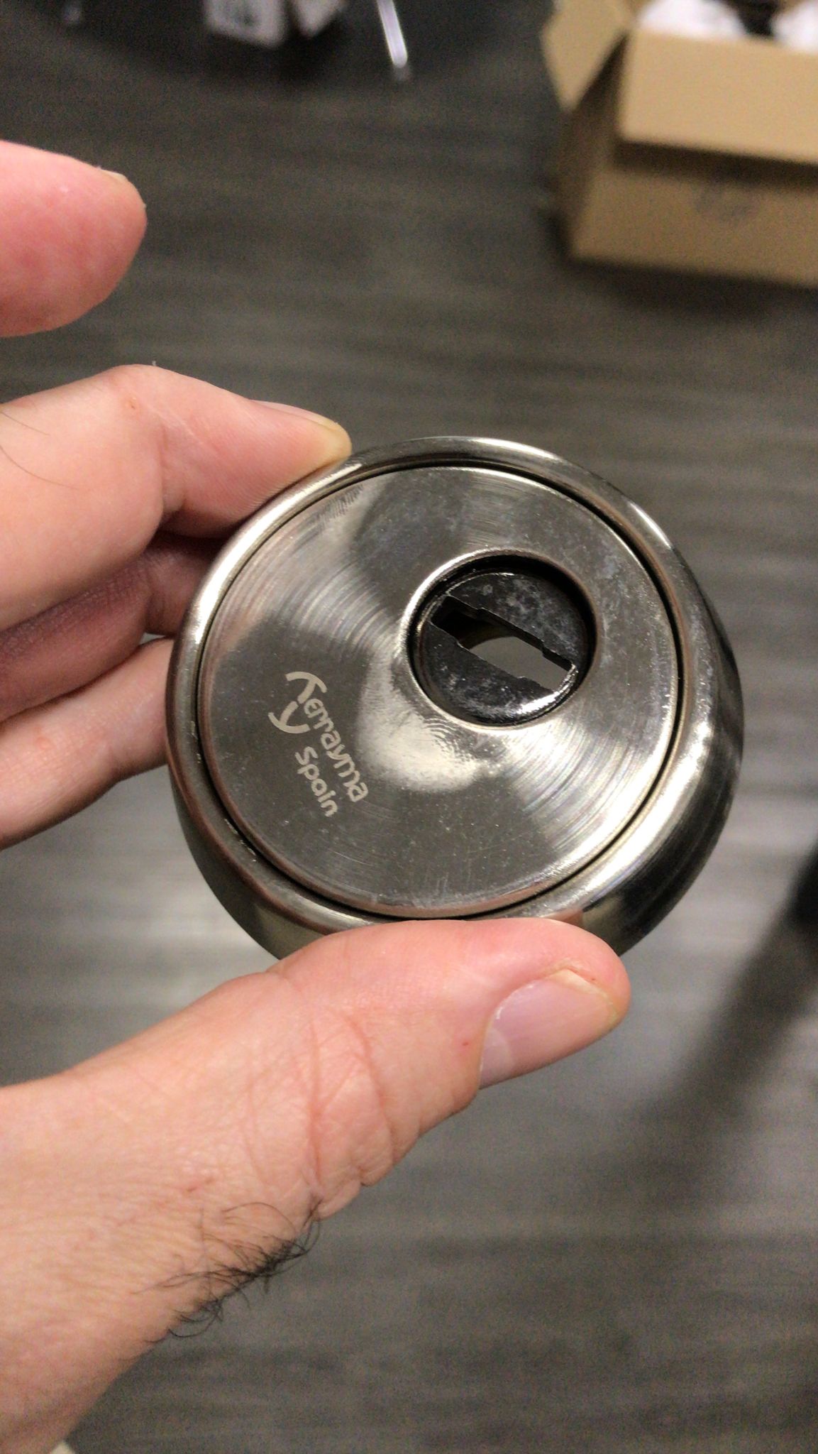 Bouclier de sécurité nickelé pour porte d'entrée