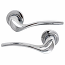 Poignée modèle « 930 » ondulée Iris en zamak avec rosace ronde finition chrome brillant pour portes