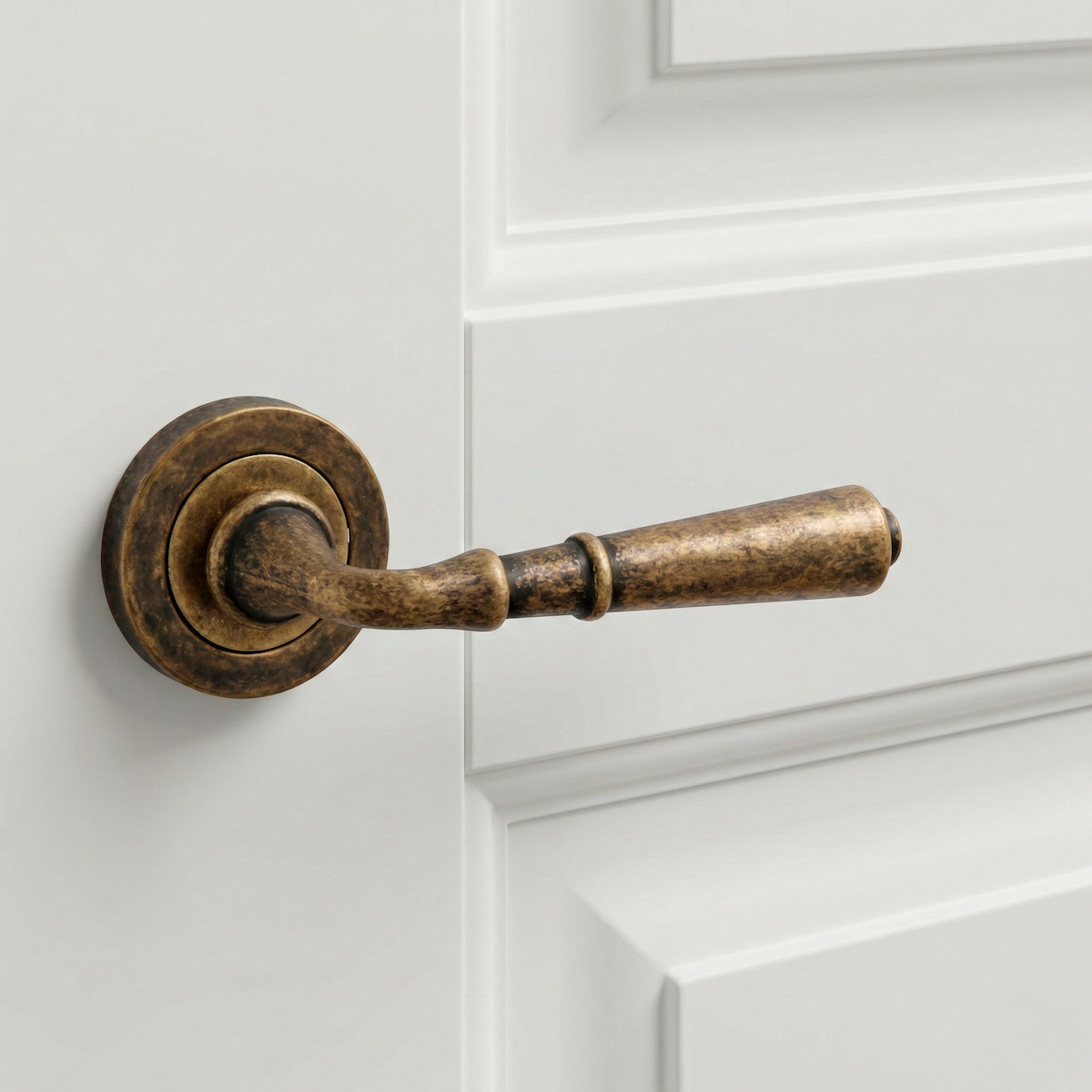 Poignée modèle '507' avec Rosette Ronde finition cuir vieilli pour portes