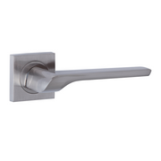 Poignée de porte '559' en aluminium sur rosace carrée, finition nickel satiné