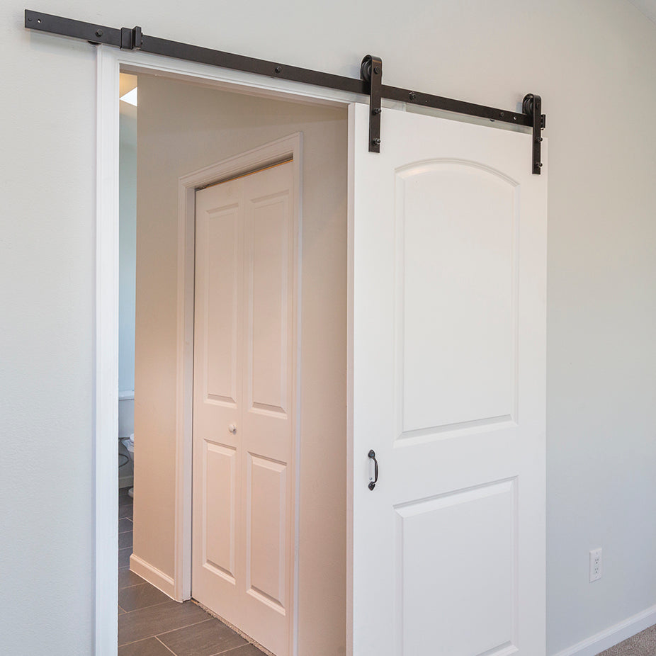 Ferrure noire de 2 mètres sans amortisseur pour porte coulissante extérieure en bois type grange