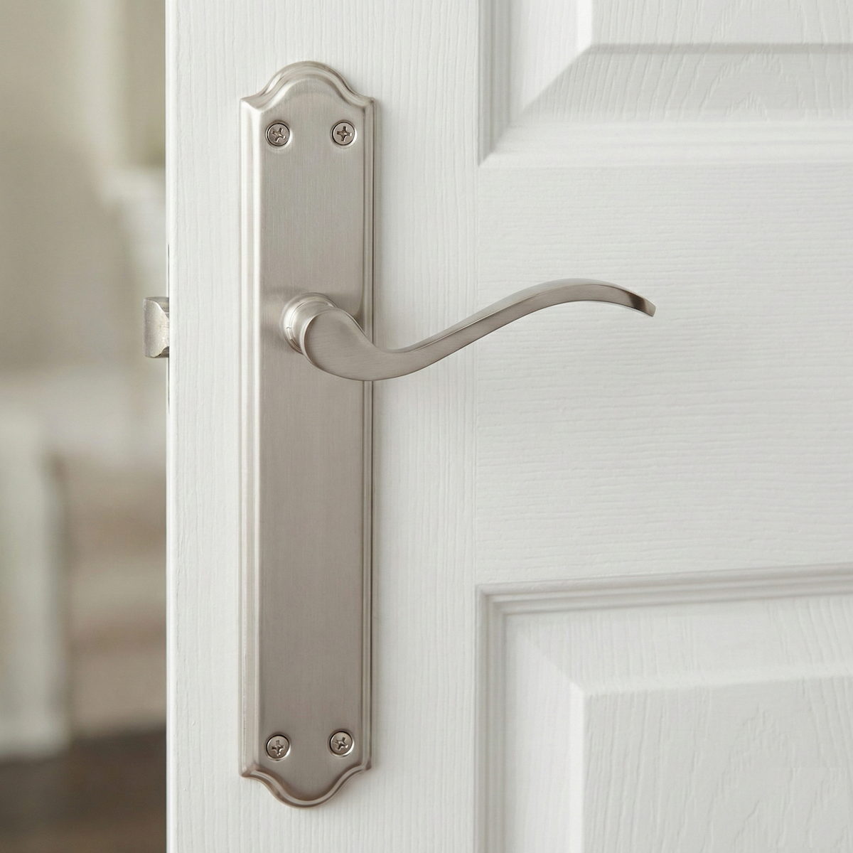 Béquille modèle « 1101 » en zamak avec plaque incurvée finition nickel satiné pour portes