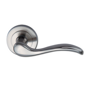 Poignée de porte rustique '3001' en aluminium nickel satiné avec rosace ronde