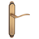 Manilla con placa curva acabado cuero para puertas modelo 7001