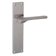 Poignée modèle 559 avec plaque rectangulaire en zamak finition nickel satiné pour portes