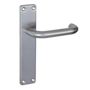 Manilla modelo '603' de acero inoxidable con placa rectangular para puertas