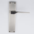 Poignée modèle '520' avec plaque rectangulaire en zamak finition nickel satiné pour portes