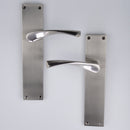 Poignée vague avec plaque rectangulaire en aluminium pour portes, finition nickel satiné, modèle « 130A »