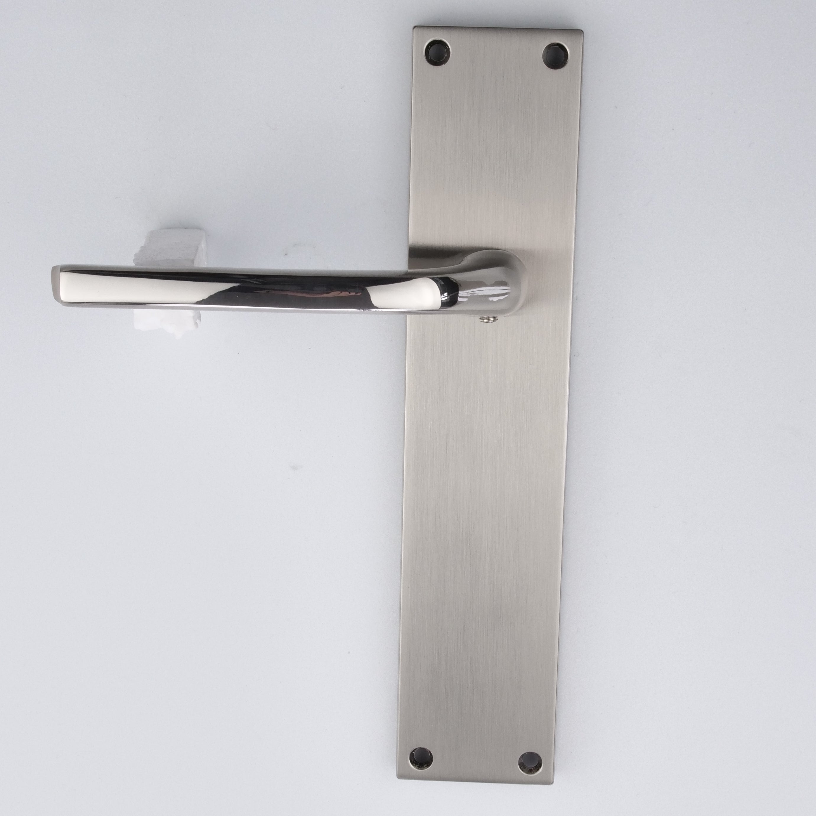 Béquille modèle '730' en zamak avec plaque rectangulaire en finition nickel combiné pour portes