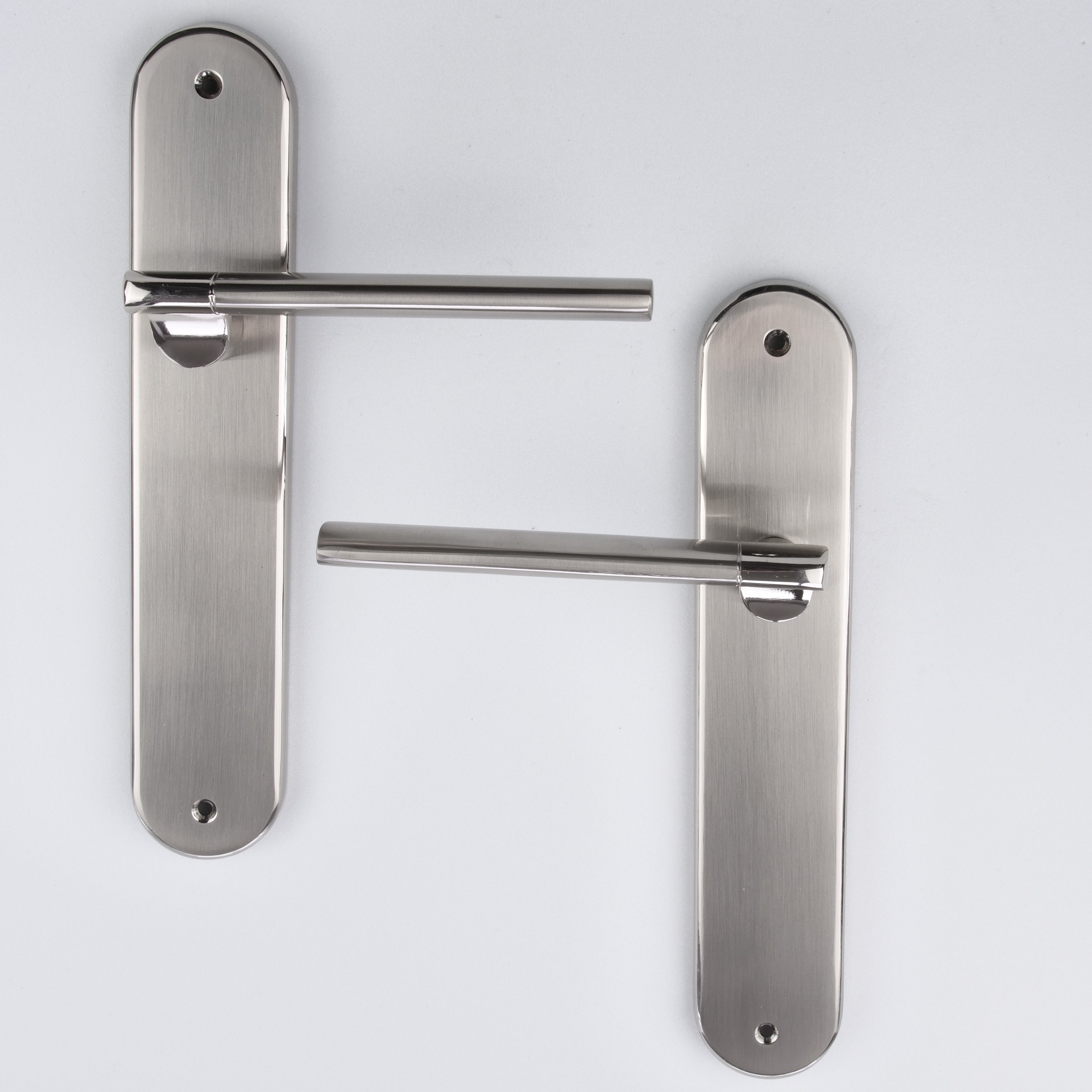 Béquille modèle '240' en zamak avec plaque ovale finition nickel combiné pour portes