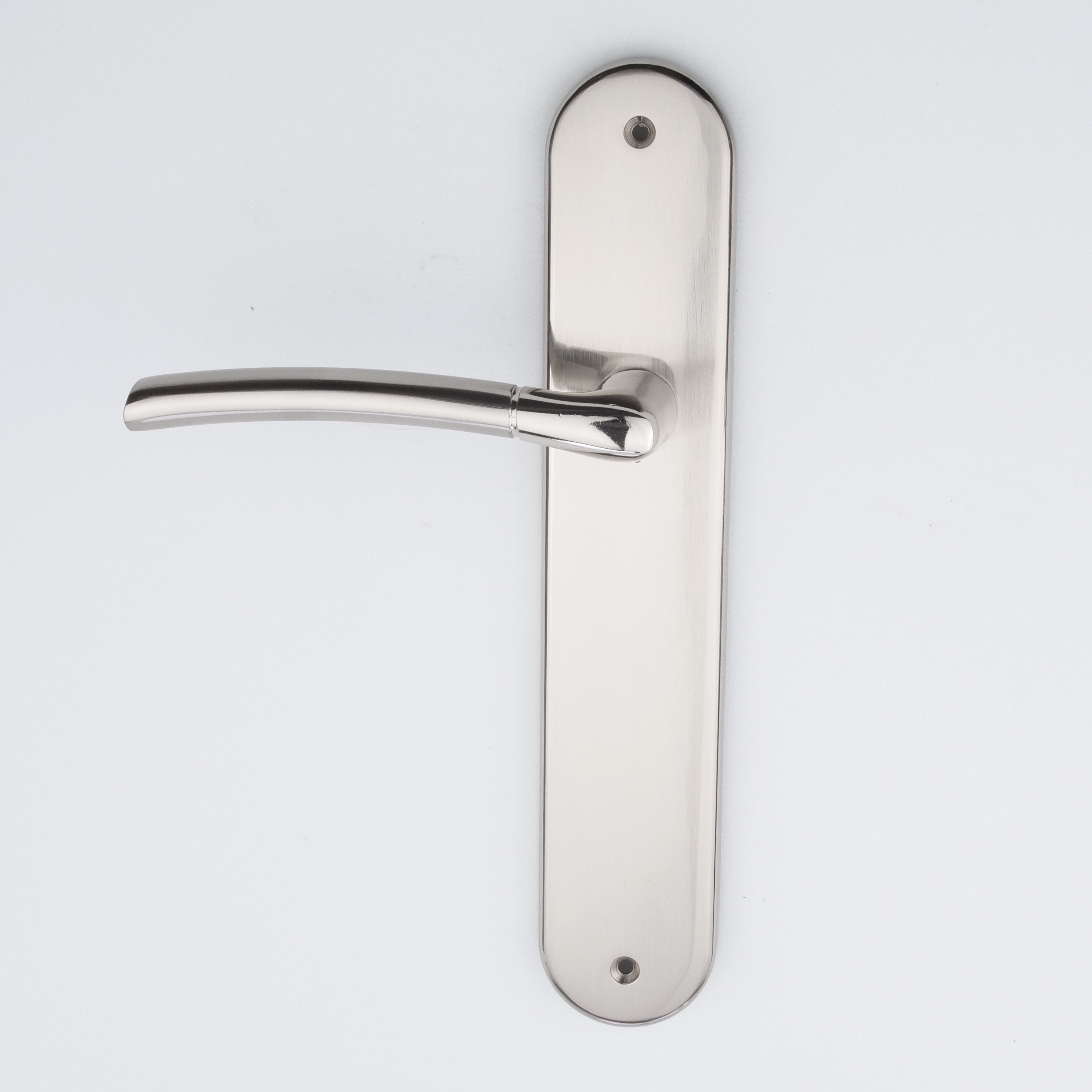 Poignée modèle « 430 » avec plaque ovale en zamak finition nickel combiné pour portes