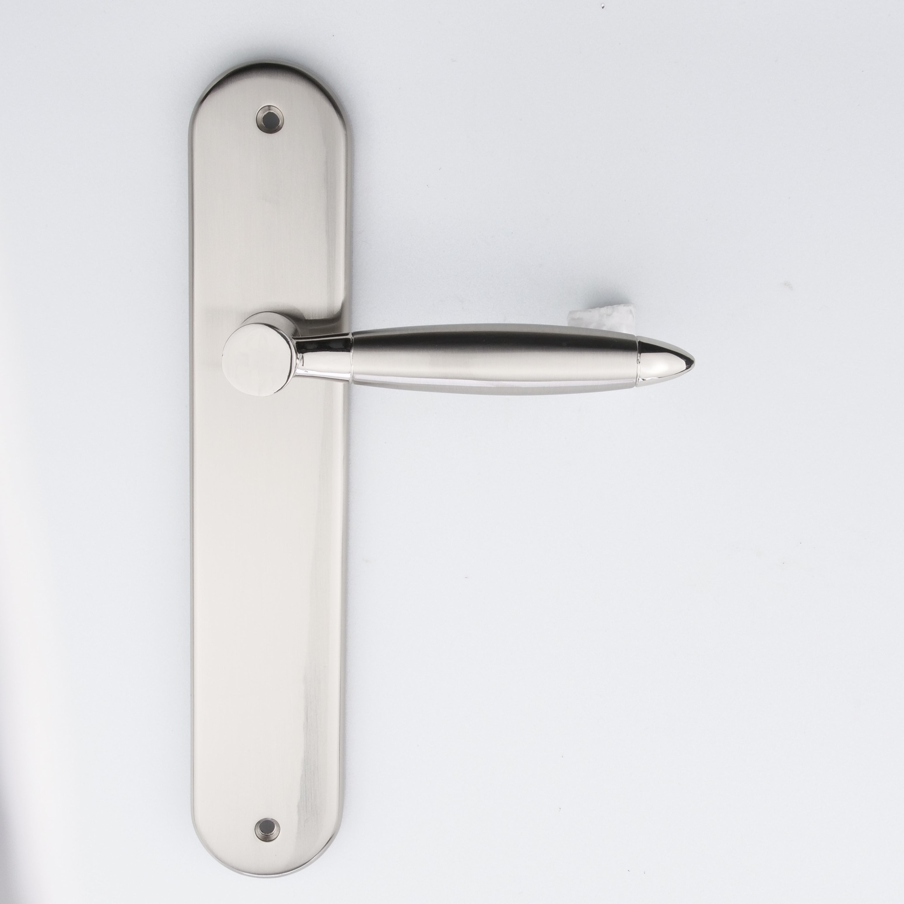 Béquille en zamak avec plaque ovale finition nickel combinée pour portes modèle « 630 »