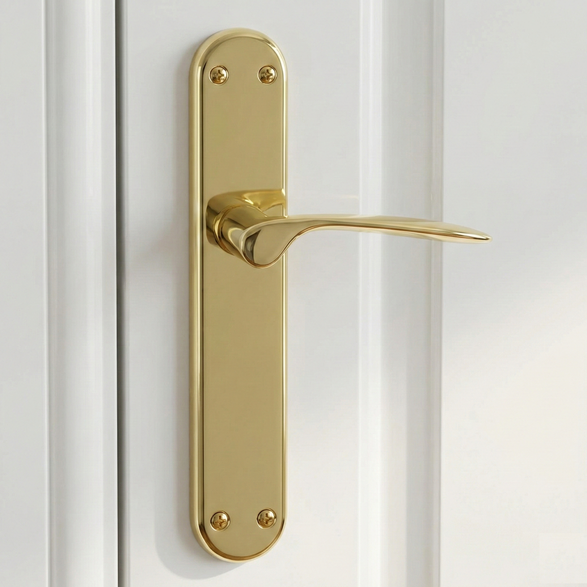 Poignée de porte à plaque ovale en laiton finition dorée modèle Pep