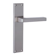 Poignée moderne en zamak finition nickel satiné et gris spatial avec plaque rectangulaire modèle '840'