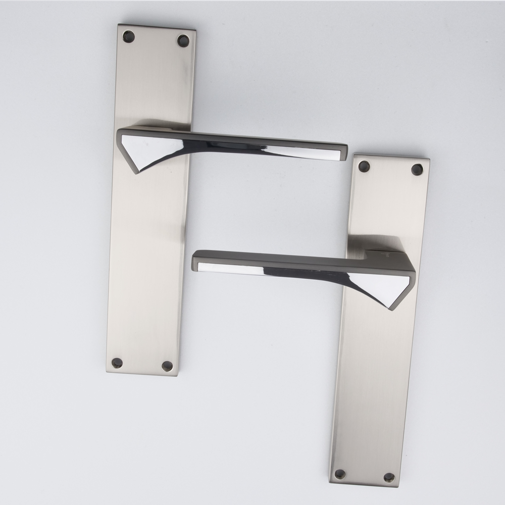 Poignée modèle '748' en zamak avec plaque rectangulaire finition nickel satiné et graphite pour portes