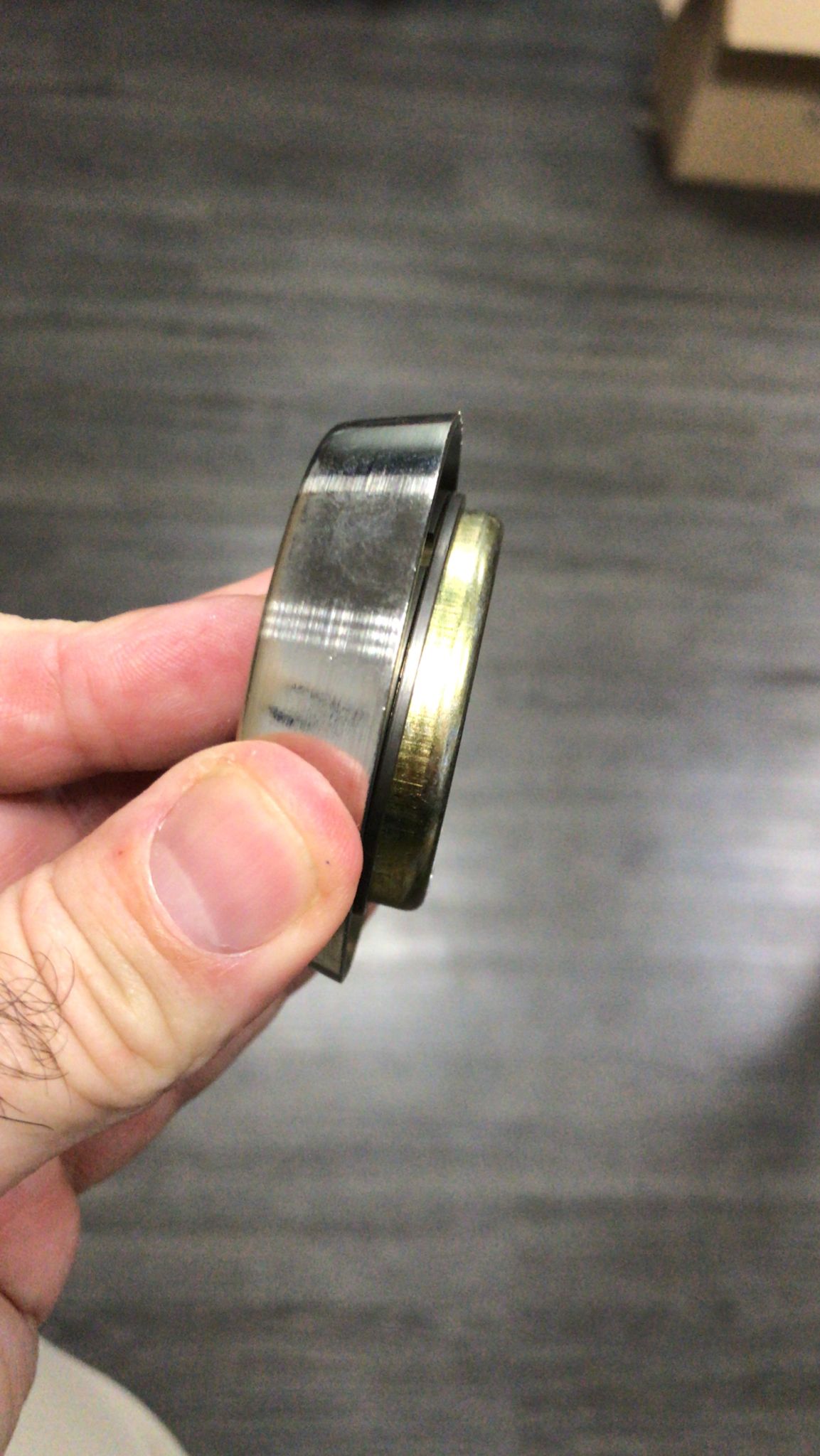 Bouclier de sécurité nickelé pour porte d'entrée